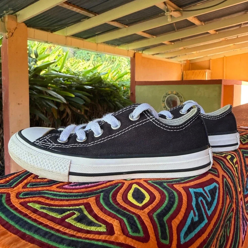 Converse Chuck Taylor All Star Sneakers Youth Size 11 Low Top Black Canvas 3J235